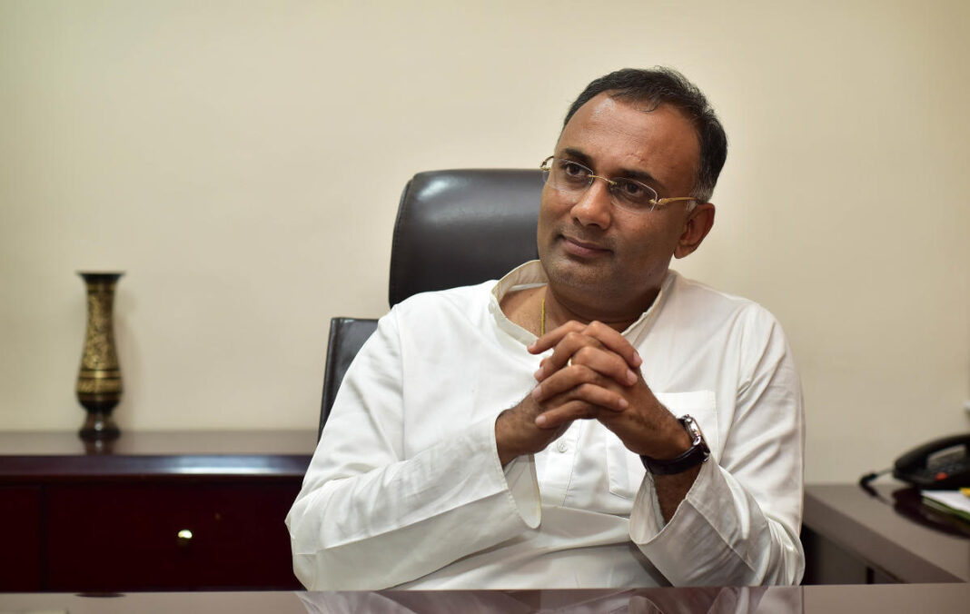 ಫಿನೆರಿನೋನ್ ಮಾತ್ರೆ ಮತ್ತು ವಯಸ್ಕರ ಲಸಿಕೆಯನ್ನು ಸಾರ್ವಜನಿಕರು ಸದುಪಯೋಗಪಡಿಸಿಕೊಳ್ಳಿ: ದಿನೇಶ್ ಗುಂಡೂರಾವ್