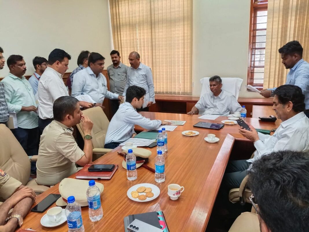 ಜಿಲ್ಲಾ ಮಟ್ಟದ ಅಧಿಕಾರಿಗಳೊಂದಿಗೆ ಹೈ ವೋಲ್ಟೇಜ್ ಸಭೆ ನಡೆಸಿದ ಸಚಿವ ಸತೀಶ್ ಜಾರಕಿಹೊಳಿ