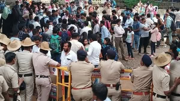 ಧಾರವಾಡದಲ್ಲಿ ಸರ್ಕಾರಿ ಉದ್ಯೋಗಾಕಾಂಕ್ಷಿಗಳು ನಡೆಸುತ್ತಿರುವ ಪ್ರತಿಭಟನೆಯನ್ನು ನಾನು ಗಂಭೀರವಾಗಿ ಪರಿಗಣಿಸಿದ್ದೇನೆ ಮುಖ್ಯಮಂತ್ರಿ Siddaramaiah