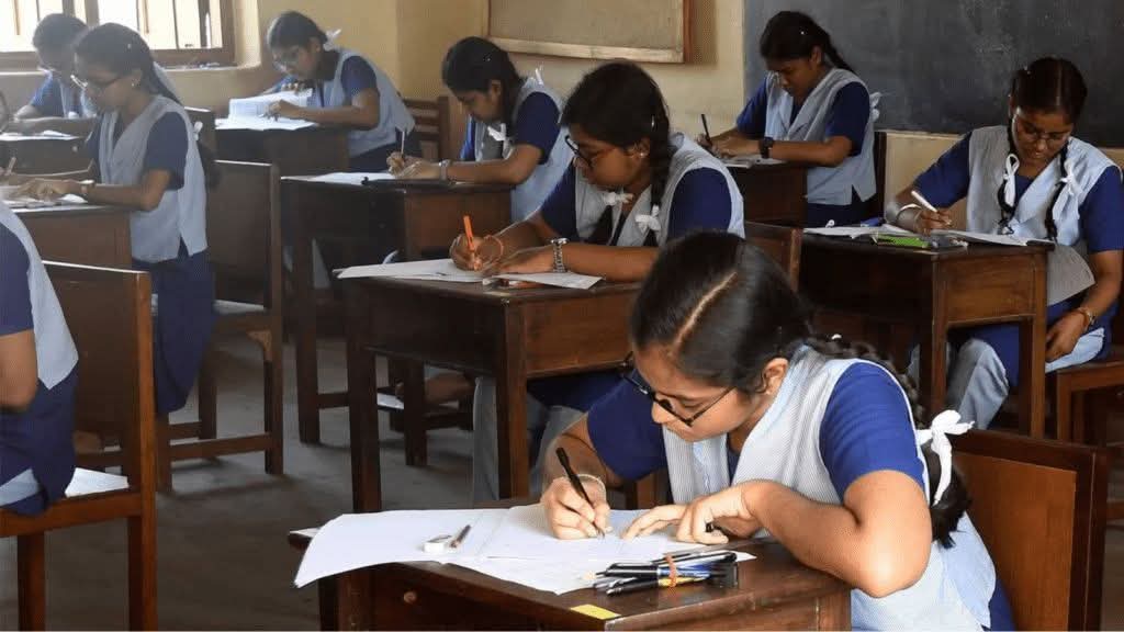 SSLC ವಿದ್ಯಾರ್ಥಿಗಳಿಗೆ ಸಿಹಿ ಸುದ್ದಿ : ಹಾಲ್ ಟಿಕೆಟ್ ತೋರಿಸಿದ್ರೆ ಉಚಿತ ಬಸ್ ಪ್ರಯಾಣ.!