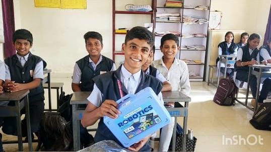 ಟ್ರ್ಯಾಕ್ಟರ್ ಸಂಶೋಧಕ ಶ್ರೀಶೈಲ ಜಗದೇವ ವಿದ್ಯಾರ್ಥಿಗೆ ಅಮೇರಿಕ ದಿಂದ ಒಲಿದು ಬಂದ ಉಡುಗೊರೆ