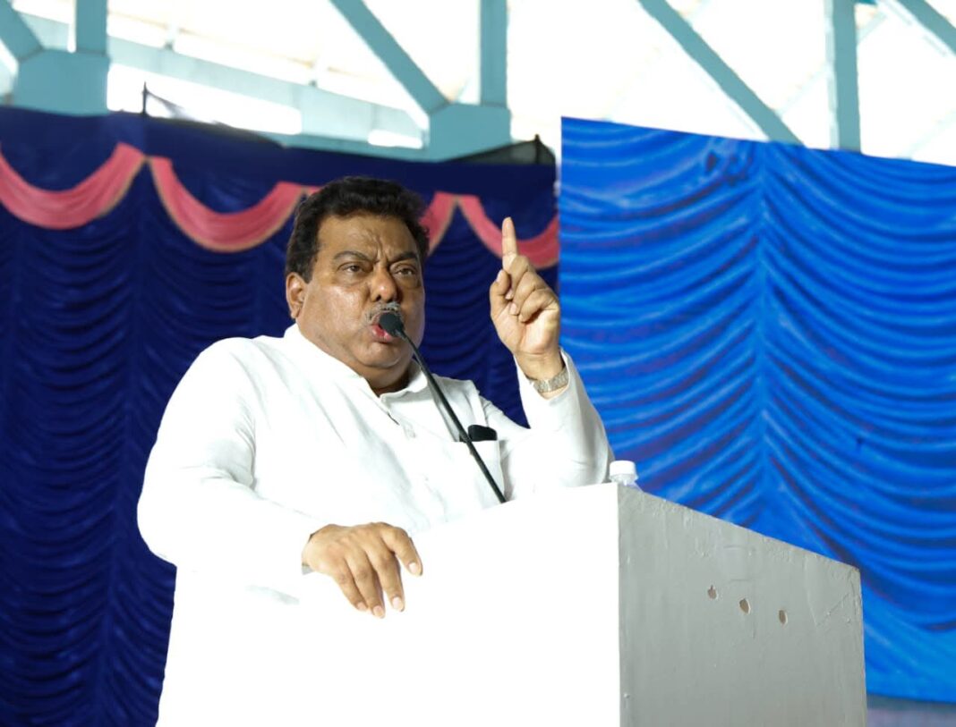 ಕರ್ನಾಟಕ ರಾಜ್ಯ ಬಲಗೈ ಸಮುದಾಯಗಳ ಒಕ್ಕೂಟ ಹಾಗೂ ವಿವಿಧ ದಲಿತ ಸಂಘಟನೆಗಳು ಒಳ ಮೀಸಲಾತಿ ರಹಿತ, ಹಳೆ ಮೀಸಲಾತಿಯ ಜಾರಿಗಾಗಿ ಫ್ರೀಡಂ ಪಾರ್ಕ್ ನಲ್ಲಿ ಹಮ್ಮಿಕೊಂಡಿರುವ ಬೃಹತ್ ಪ್ರತಿಭಟನಾ ಸಮಾವೇಶ