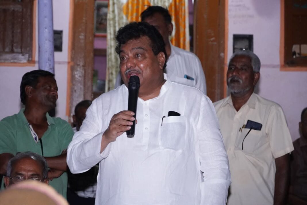 ಹಳ್ಳೂರಿನಲ್ಲಿ ಜನ ಬೆಂಬಲದ ಅಲೆ – ಶ್ರೀ ಉಮೇಶ್ ಮೇಟಿ ಪರ ಭರ್ಜರಿ ಪ್ರಚಾರ