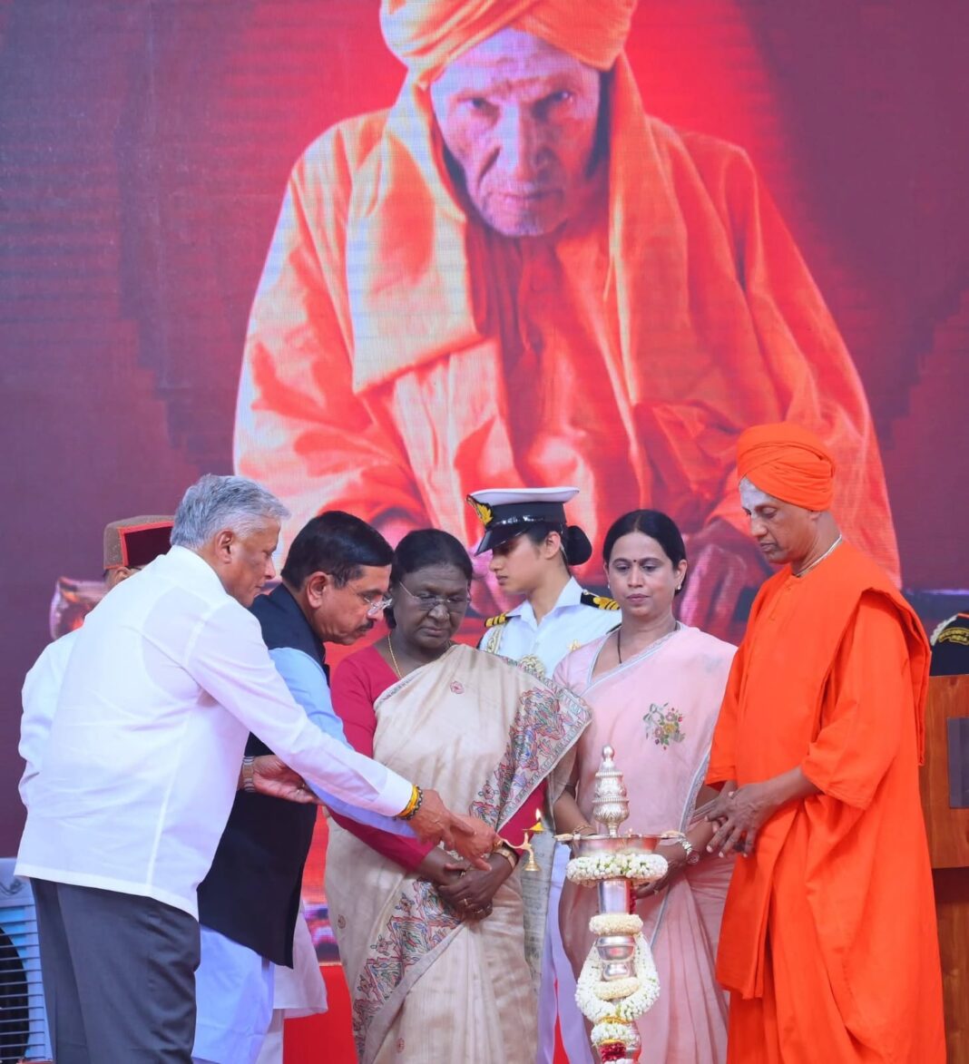 ಶಿವಕುಮಾರ ಸ್ವಾಮಿಗಳ 119ನೇ ಜಯಂತಿ ಪ್ರಯುಕ್ತ ಸಿದ್ದಗಂಗಾ ಕ್ಷೇತ್ರಕ್ಕೆ ರಾಷ್ಟ್ರಪತಿ ಶ್ರೀಮತಿ ದ್ರೌಪದಿ ಮುರ್ಮು ಭೇಟಿ.