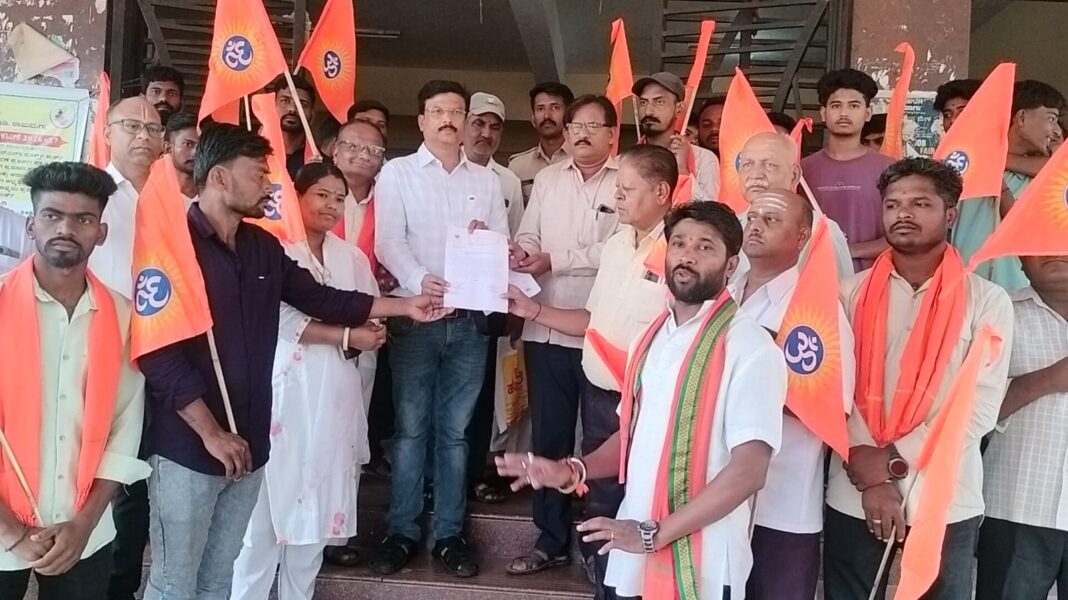 ರಾಮದುರ್ಗ ಕಣ್ಣ ಮುಂದೆಯೇ ಗೋವುಗಳ ಕಗ್ಗೊಲೆ ನಡೆಯುತ್ತಿದ್ದರೂ ಕಾನೂನು ಕೈ ಕಟ್ಟಿ ಕುಳಿತಿದೆ