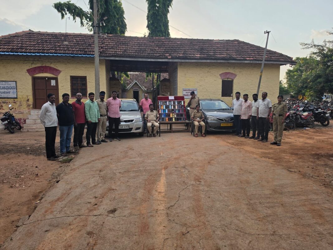 ಕಟಕೋಳ ಪೊಲೀಸರಿಂದ ಭರ್ಜರಿ ಕಾರ್ಯಾಚರಣೆ ಸುಮಾರು 5 ಲಕ್ಷ ವರೆಗಿನ ಮೊಬೈಲ್ ಫೋನ್ ಗಳು ವಶಕ್ಕೆ.