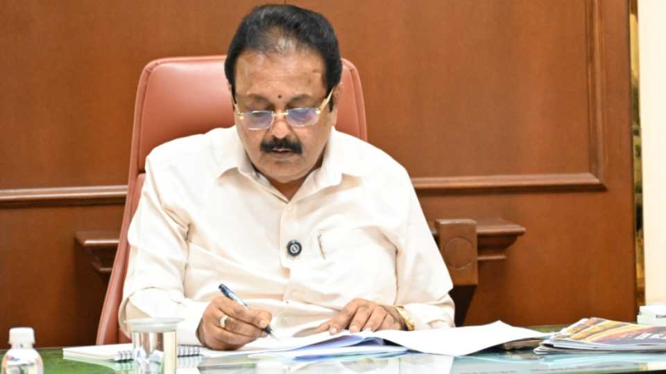 ಜೆಡಿಎಸ್ ನಿಂದ ಡಮ್ಮಿ ಅಭ್ಯರ್ಥಿ ನಿಲ್ಲಿಸಲು ಫಿಕ್ಸಿಂಗ್ ಮಾಡ್ತಿದ್ದವರಿಗೆ ಭ್ರಷ್ಟಾಚಾರದ ಬಗ್ಗೆ ಮಾತಾಡೋ ನೈತಿಕತೆ ಎಲ್ಲಿದೆ?: ಮಾಜಿ ಕೃಷಿ ಸಚಿವ ಎನ್. ಚೆಲುವರಾಯಸ್ವಾಮಿ ವಾಗ್ದಾಳಿ