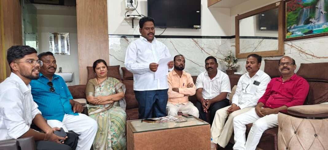 ಹಿರಿಯ ದಲಿತ ನಾಯಕ ಆರ್.ಬಿ. ತಿಮ್ಮಾಪುರಗೆ ಸಚಿವ ಸ್ಥಾನ ನೀಡಲು ಅಥಣಿಯಲ್ಲಿ ಮುಖಂಡರ ಆಗ್ರಹ