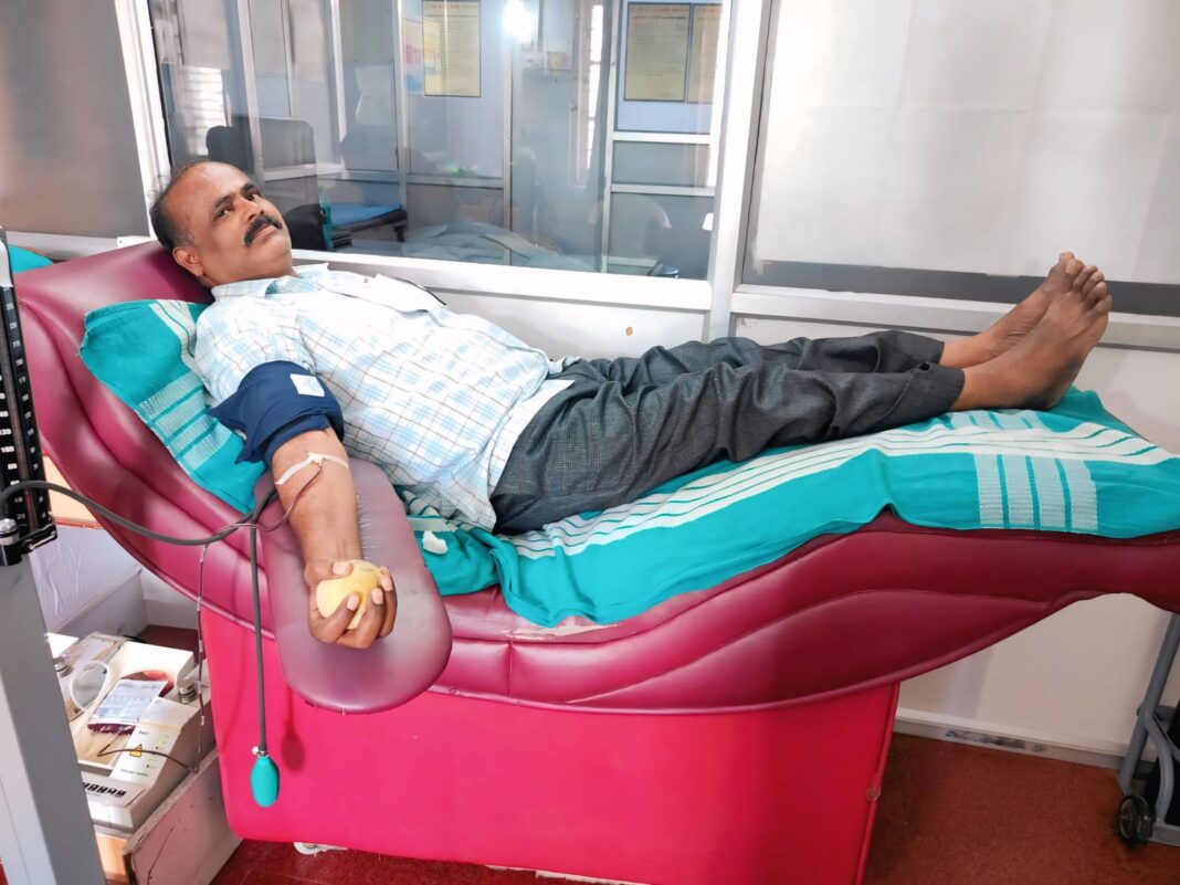 _ವಿಶ್ವ ರಕ್ತದಾನ ದಿನಾಚರಣೆ ಪ್ರಯುಕ್ತ 45 ಬಾರಿ ರಕ್ತ ನೀಡಿ ಘನತೆ ಹೆಚ್ಚಿಸಿದ ಪತ್ರಕರ್ತ ಗಿರಿಯಪ್ಪ ಪೂಜಾರಿ