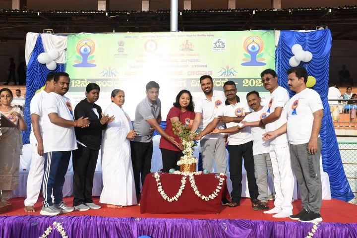 ಧಾರವಾಡ |2 ನೇ ಅಂತರಾಷ್ಟ್ರೀಯ ಯೋಗ ದಿನಾಚರಣೆ ಕಾರ್ಯಕ್ರಮ