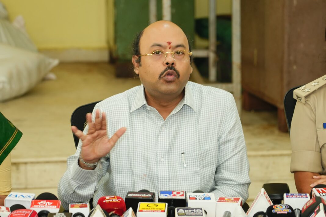 ಆಷಾಢ ಶುಕ್ರವಾರದಂದು ಭಕ್ತರಿಗೆ ಅನಾನುಕೂಲವಾಗದಂತೆ ನೋಡಿಕೊಳ್ಳಿ: ಸಚಿವ ಡಾ. ಯತೀಂದ್ರ ಸಿದ್ದರಾಮಯ್ಯ ಸೂಚನೆ