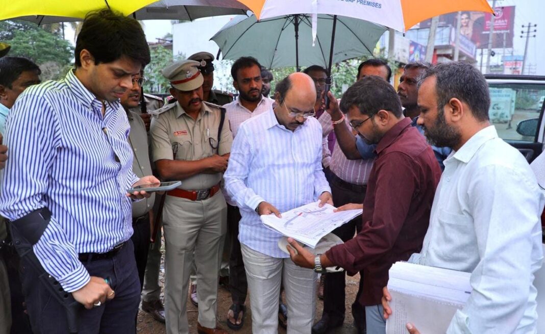 ಮೇಲುಸೇತುವೆ ಕಾಮಗಾರಿ ಪರಿಶೀಲನೆ – ಗುಣಮಟ್ಟ ಹಾಗೂ ನಿಗದಿತ ಅವಧಿಯಲ್ಲಿ ಪೂರ್ಣಗೊಳಿಸಲು ಸಚಿವ ಡಾ. ಯತೀಂದ್ರ ಸಿದ್ದರಾಮಯ್ಯ ಸೂಚನೆ