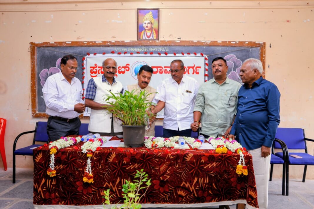 ರಾಮದುರ್ಗದಲ್ಲಿ ಪತ್ರಿಕಾ ದಿನಾಚರಣೆ: ಸಮಾಜದ ಕನ್ನಡಿಯೇ ಪತ್ರಿಕಾ ಮಾಧ್ಯಮ – ಗಣ್ಯರ ಅಭಿಮತ