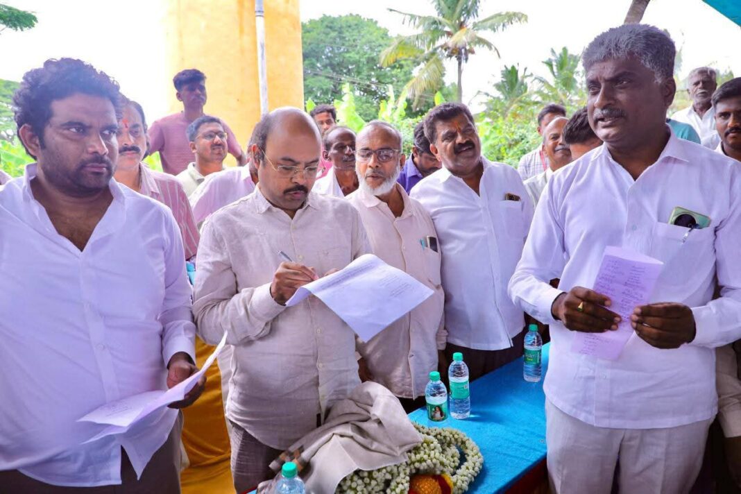 ಮಳೆ ಕೊರತೆಯಿಂದ ಬೆಳೆ ಹಾನಿ: ಚಾಮನಹಳ್ಳಿಹುಂಡಿ ಗ್ರಾಮದಲ್ಲಿ ಸಚಿವ ಡಾ. ಯತೀಂದ್ರ ಸಿದ್ದರಾಮಯ್ಯ ಪರಿಶೀಲನೆ